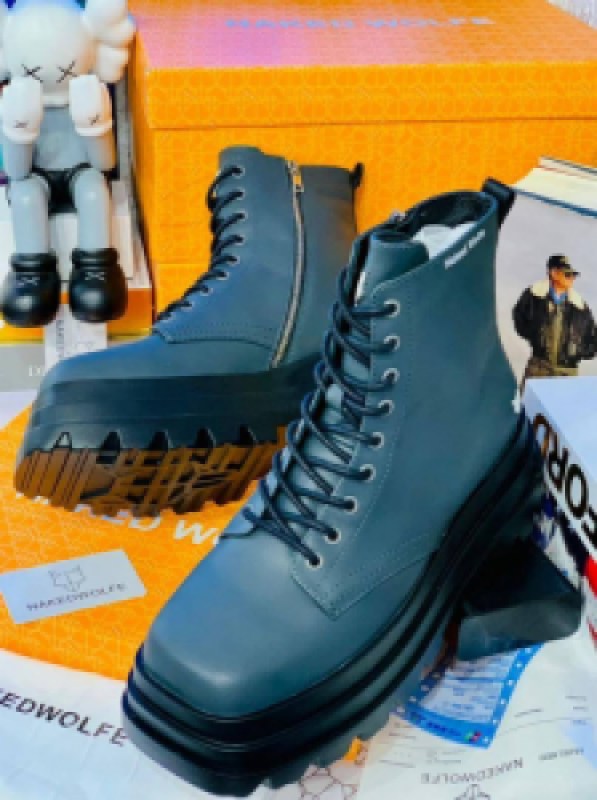 Shoe