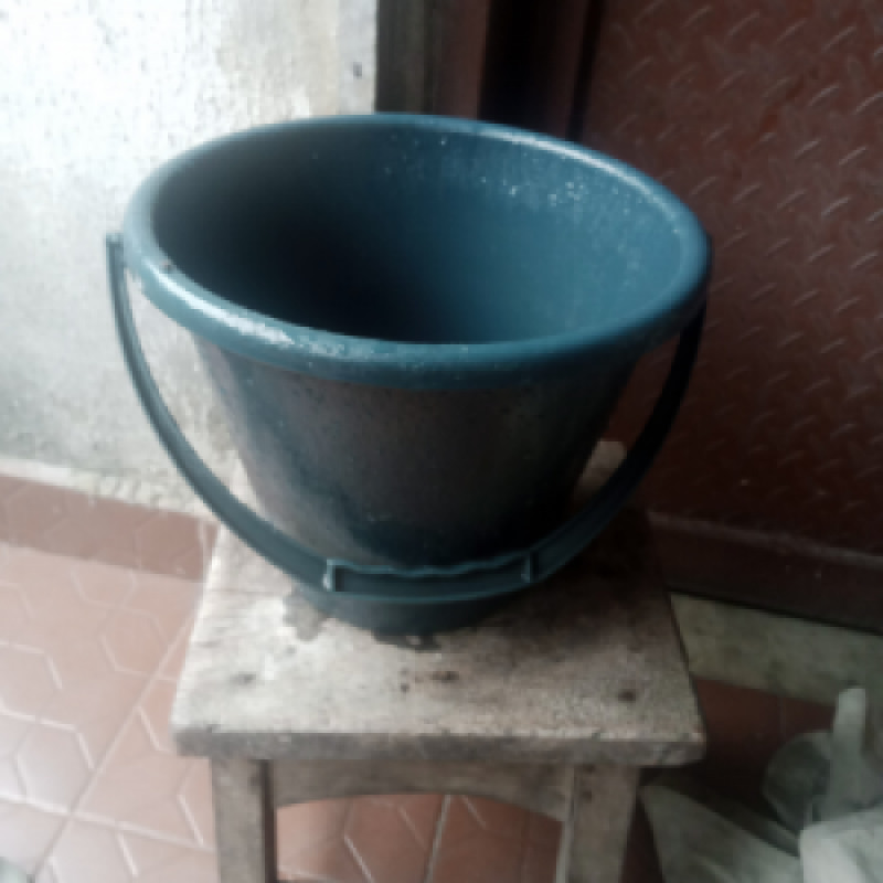 Plastic bucket