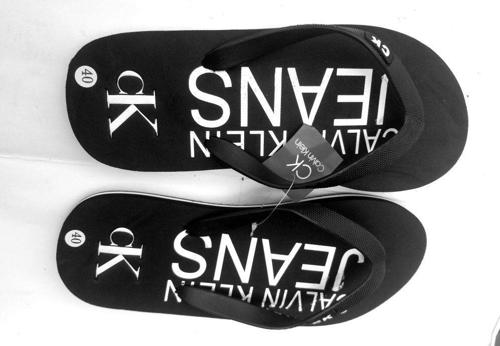 Calvin Klein Unisex Rubber Flip-Flop Sandals