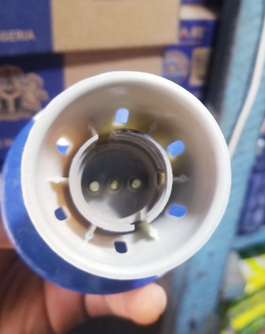 Plastic Light Bulb Holder with Ventilation Pin and Screw 2 in 1Slots