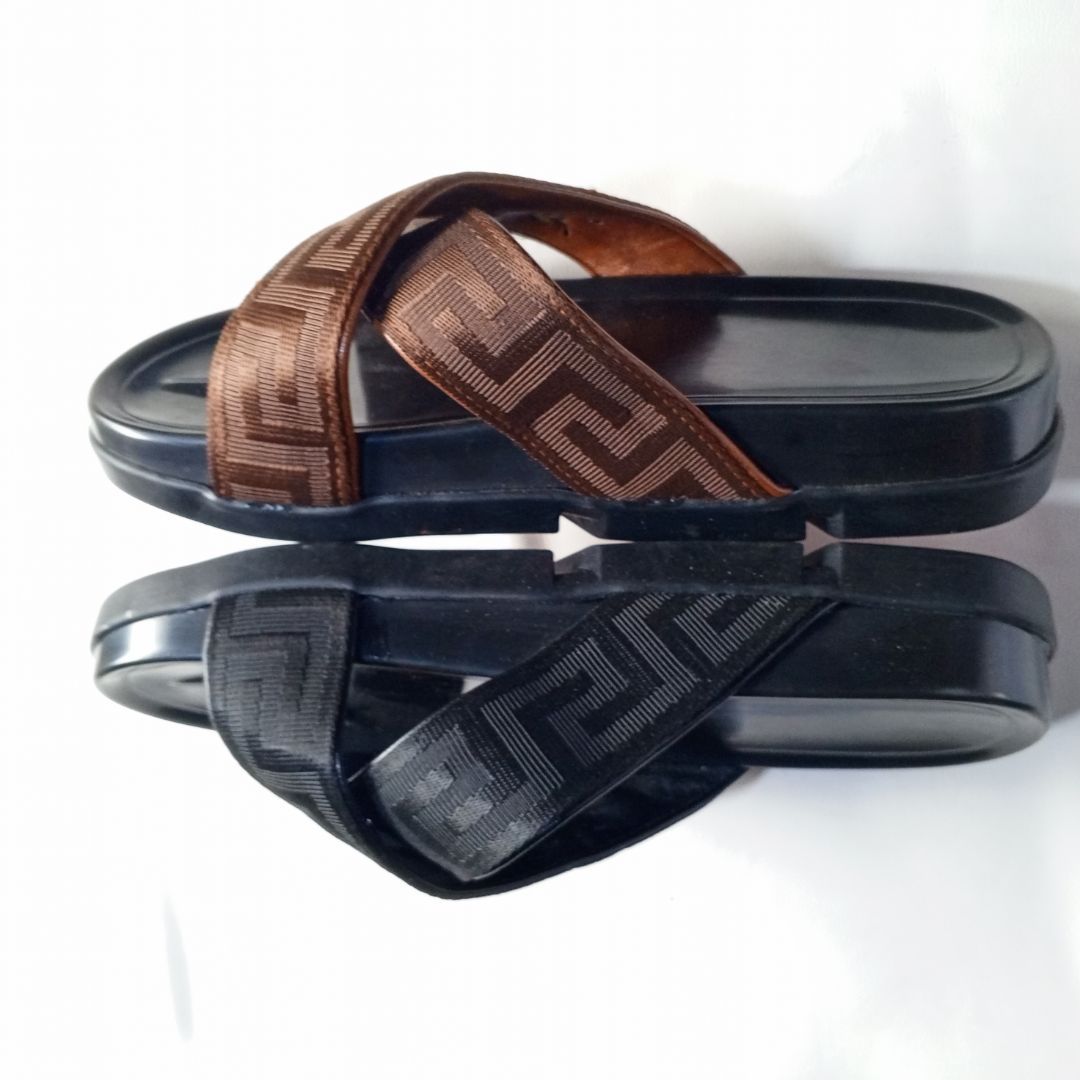 Men Dual Color Criss Cross Slide Sandals with Geometric Pattern