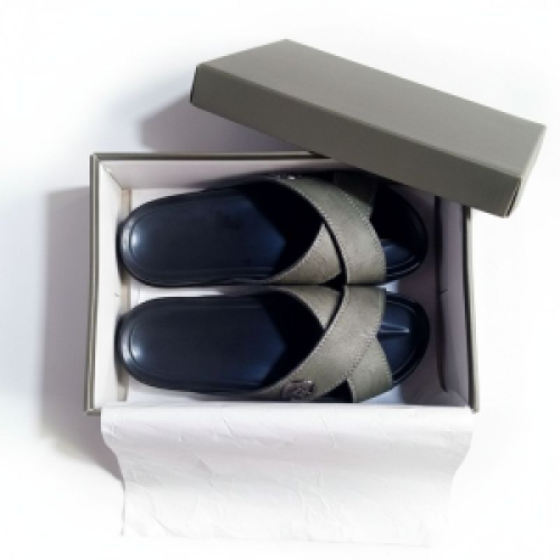 Quality Men Olive Criss Cross Slide Sandal with Logo Emblem