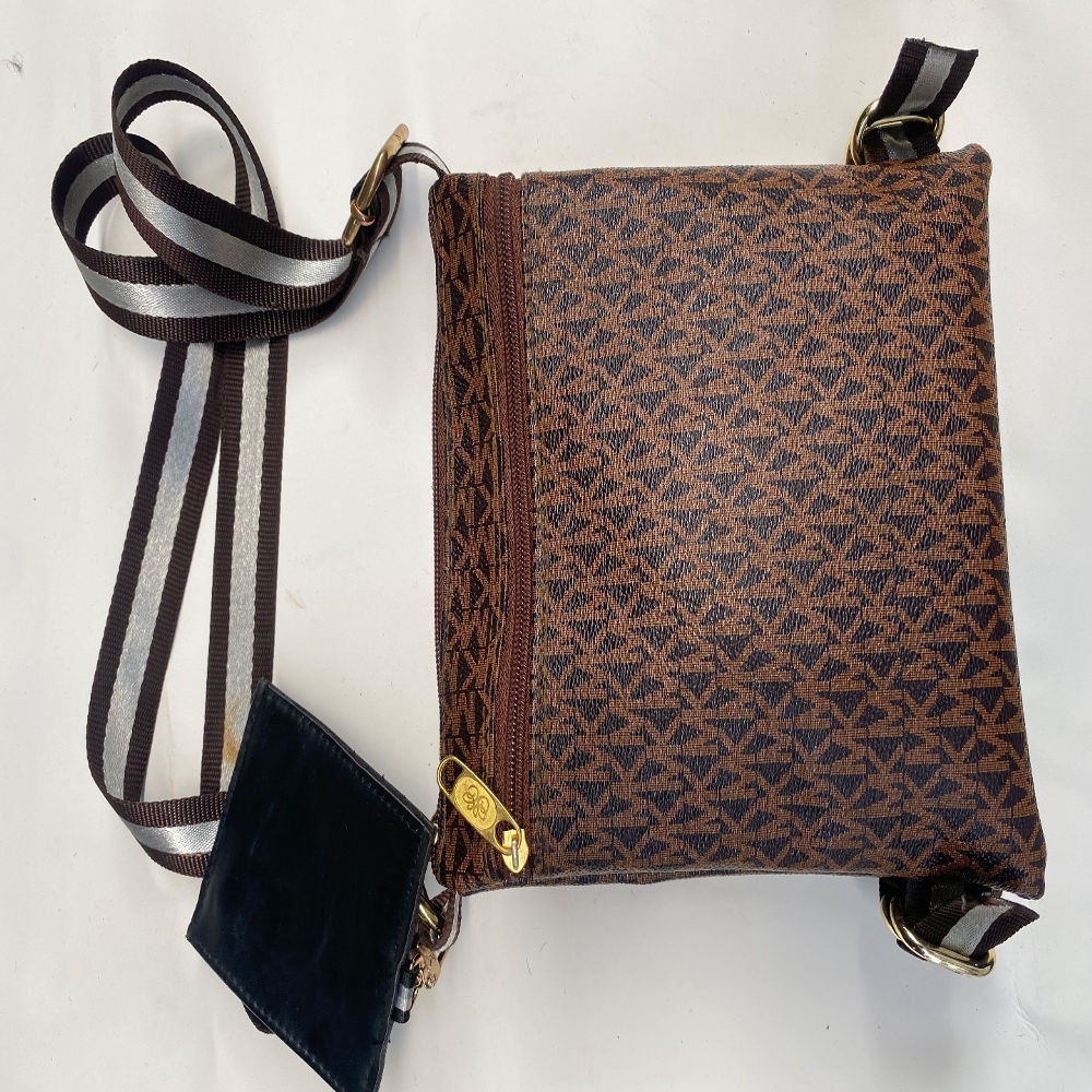 Stylish Geometric Pattern Crossbody Bag with Adjustable Strap