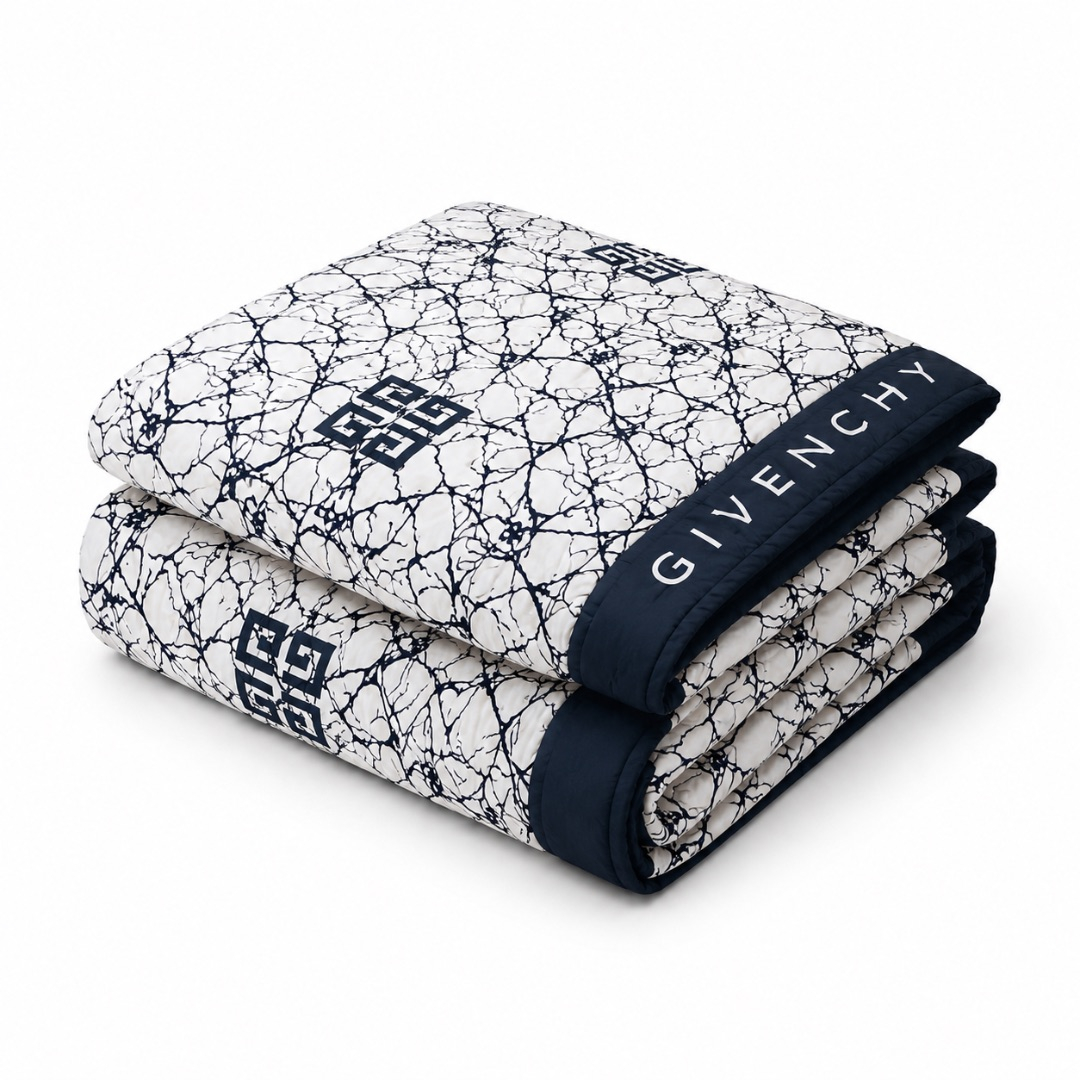 Premium 7 by 6 Marble Print Quilted Duvet Set    White and Black